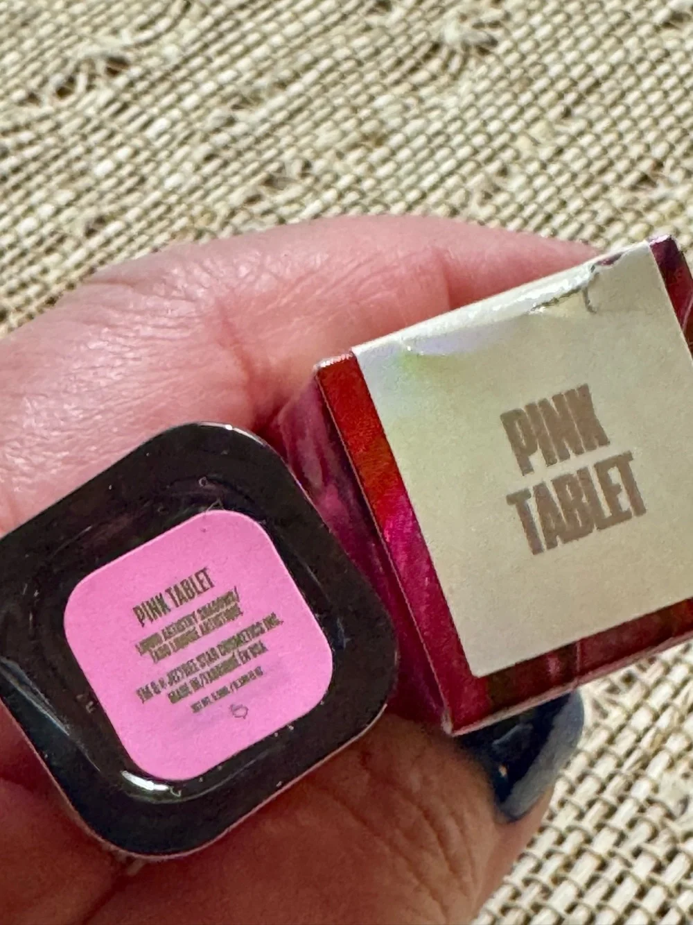 Jeffree Star Pink Tablet Liquid Eyeshadow - Matte Bubblegum Pink